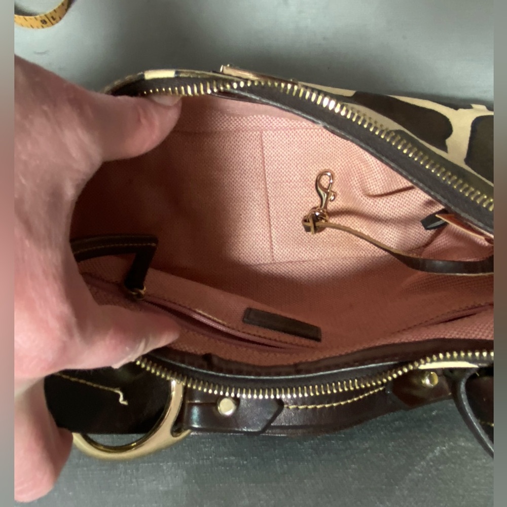 EUC Dooney and Bourke like new vintage giraffe print shoulder bag.7.5”Hx12”Wx4”D - Picture 15 of 17